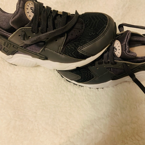 Girls Nike Hurache size 3.5 youth - Picture 2 of 6